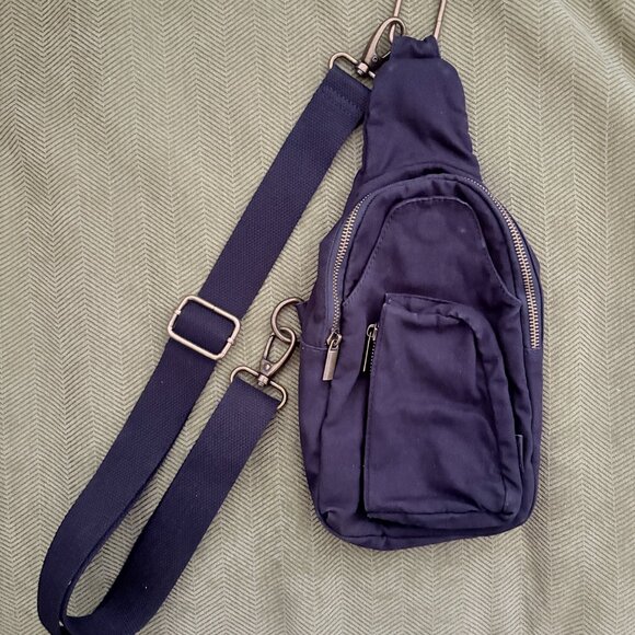 Girrlscout The Scout Sling Bag - Black (DISCONTINUED STYLE) - Picture 4 of 4